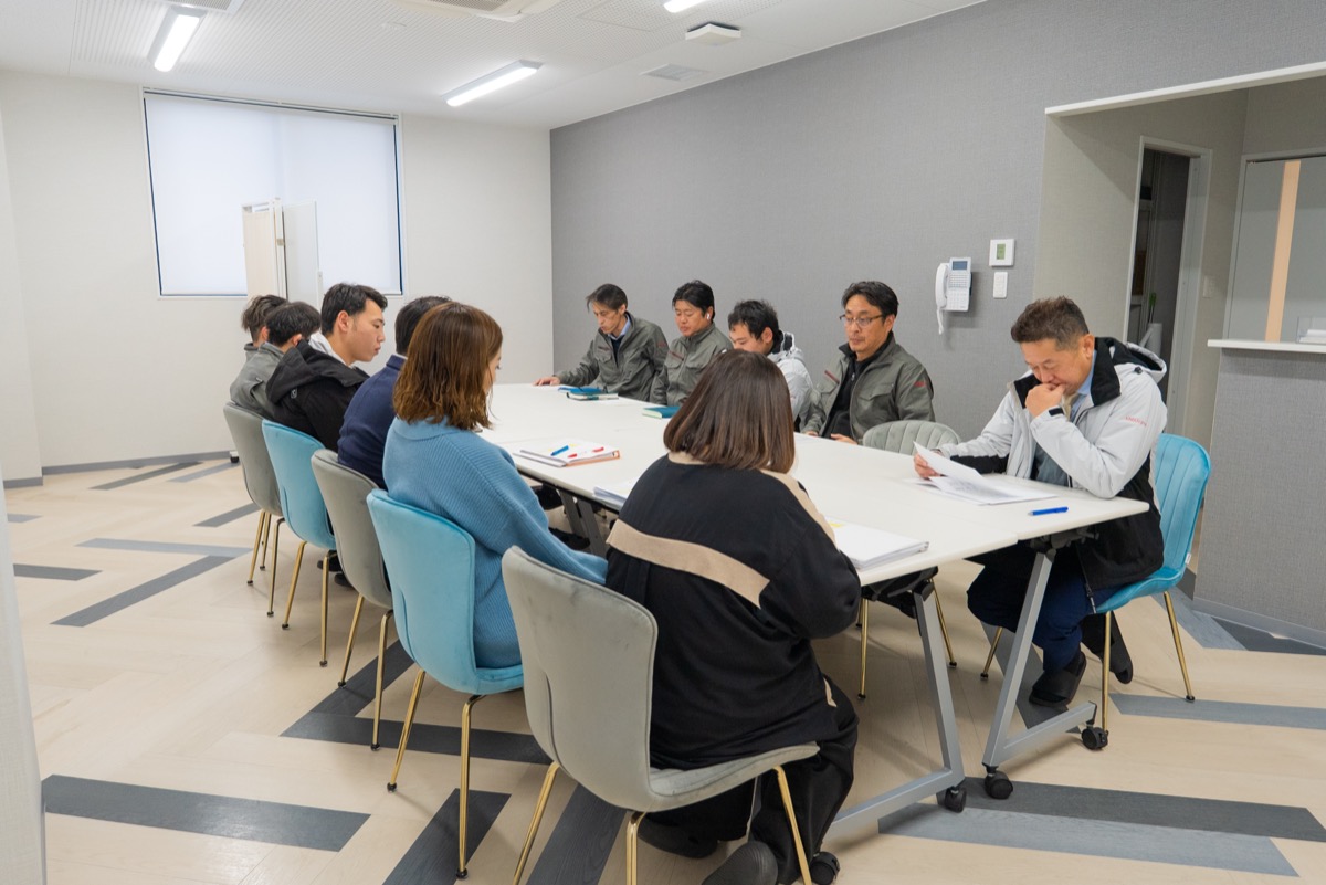 会議室でのミーティング