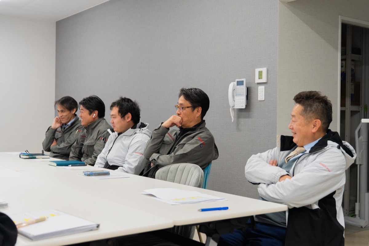 会議室でのミーティング